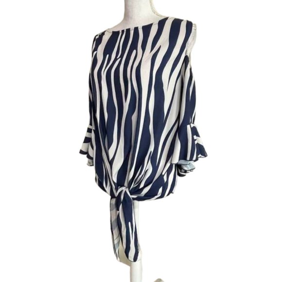 Relaxed Flowy Breezy Front Tie Cold Shoulder Summer Top - Picture 5 of 16